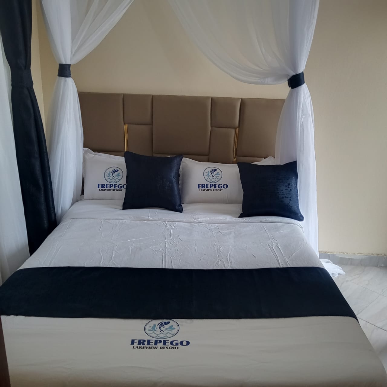 Room 2 - Image 3